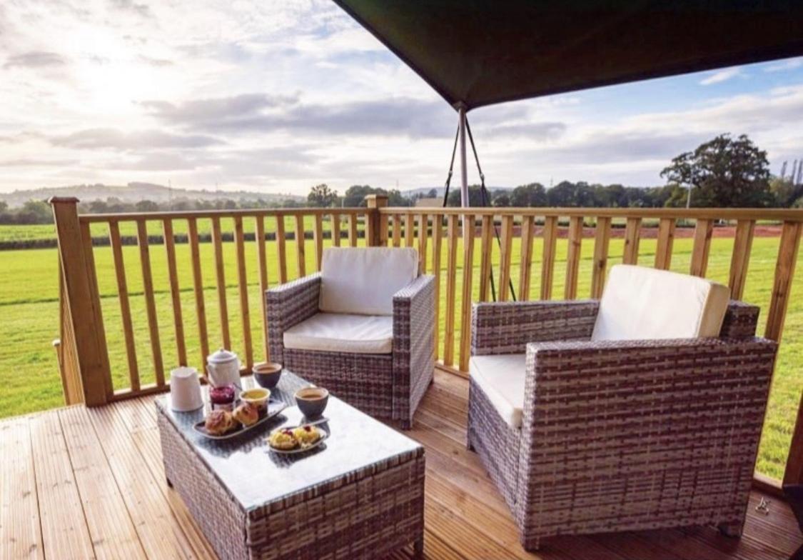 Midleydown Luxury Glamping Hotel Exeter Exterior photo